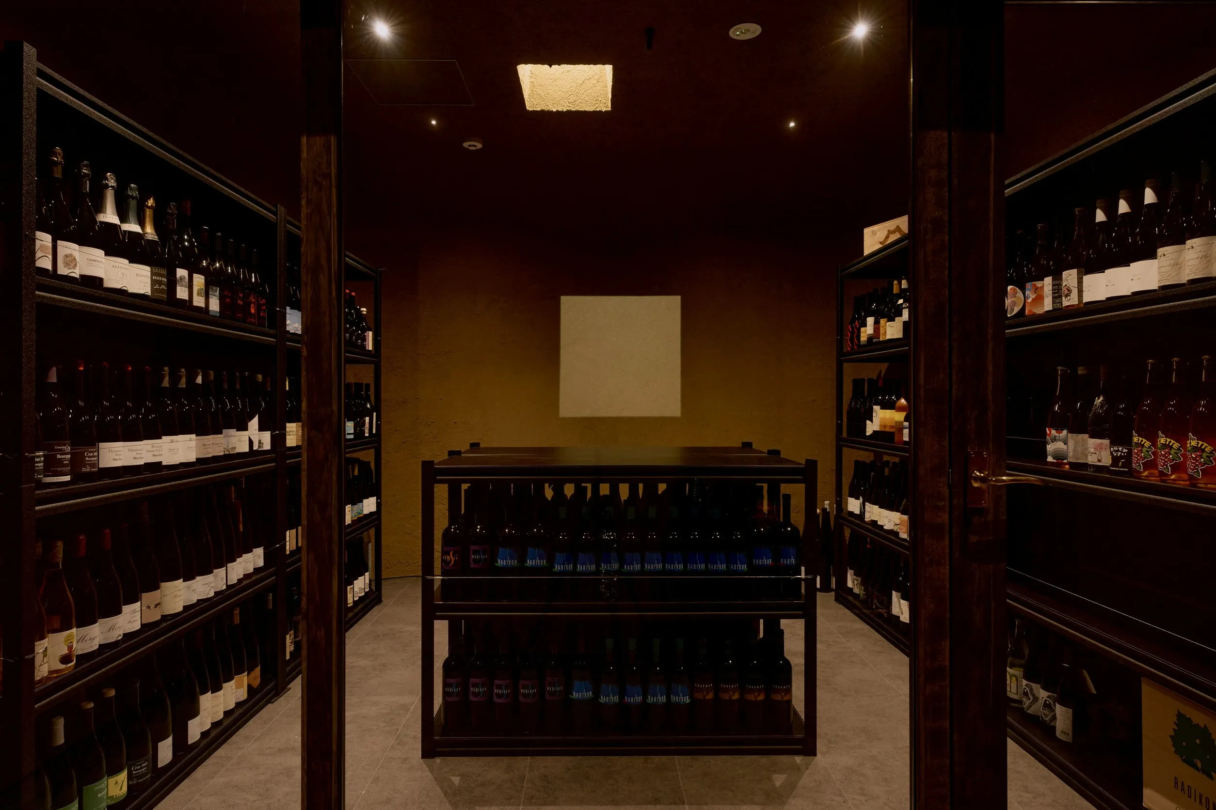 kuromuro natural wine cellar / 黒室